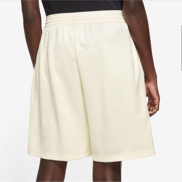 NWOT Nike Dri-Fit Swoosh Fly Crossover Women’s Small Ivory Basketball Shorts - Picture 2 of 14